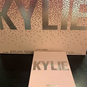 Kylie Cosmetics Makeup - We’re going shopping blush ✨ Kylie Cosmetics Makeup - We’re going shopping blush ✨